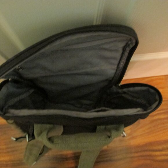 Vintage REI Nikole 9L small daypack convertible sling in Olive - Picture 5 of 9